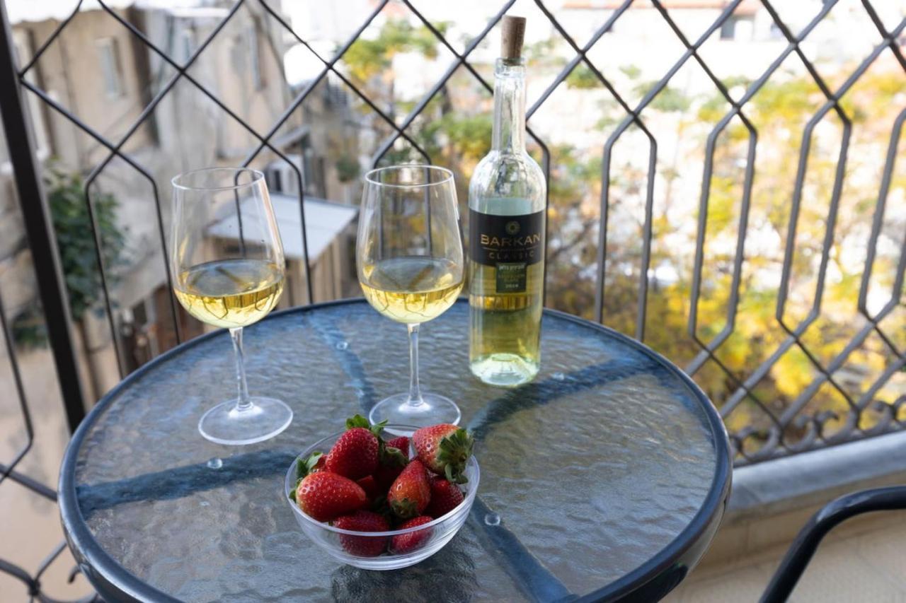 Elegant Apartment W Balcony & Mamad In Heart Of Tel Aviv By Sea N' Rent Eksteriør bilde