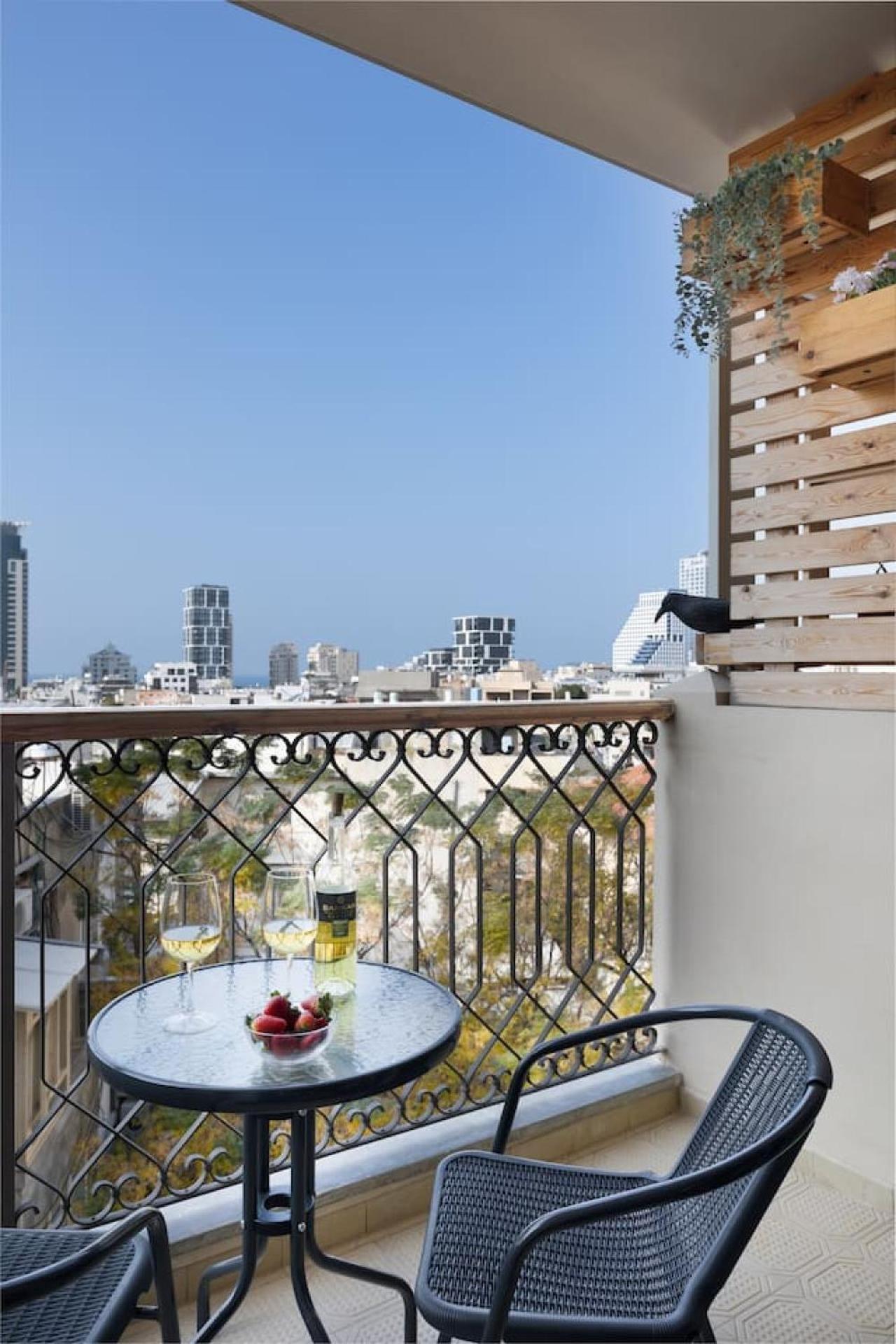 Elegant Apartment W Balcony & Mamad In Heart Of Tel Aviv By Sea N' Rent Eksteriør bilde